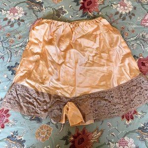 1940's vintage peach Liquid satin lace tap panties Wide double satin gusset Sz M